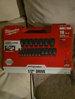 Milwaukee Shockwave 19-Piece 1/2" Drive Impact Socket Kit
