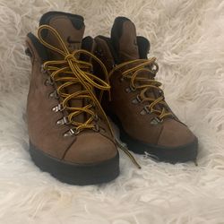 Woman’s Hiking Boots NIKE 