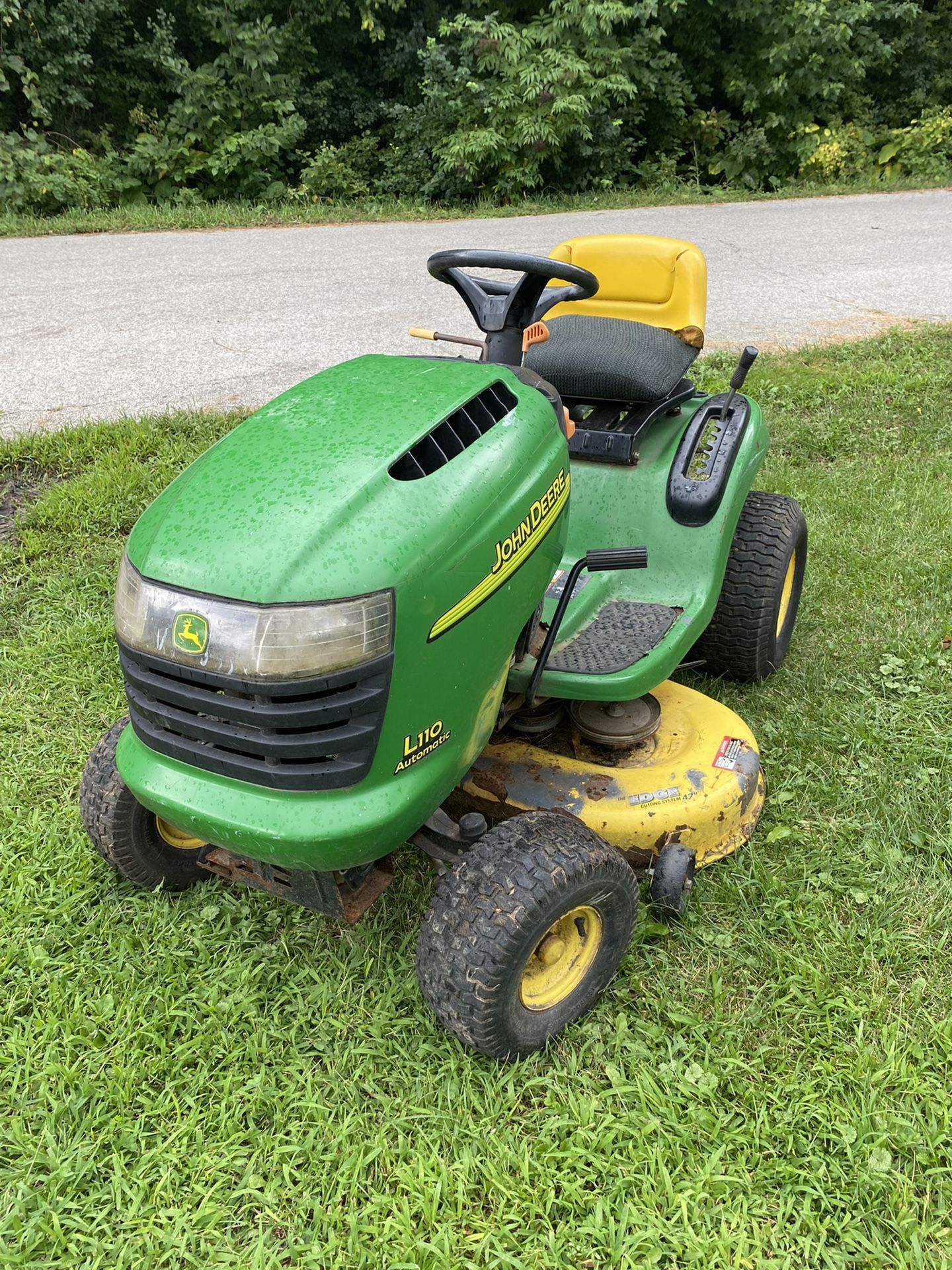 John Deere L110 Attachments 83 - 5ihemsq