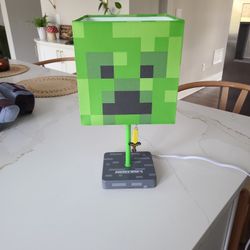 Minecraft Lamp + 3 Plushies