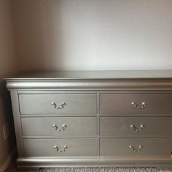 Champagne Dresser Plus Nightstand 