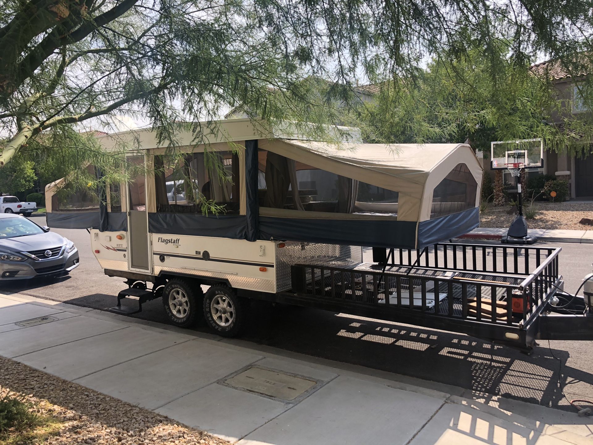 2007 flagstaff pop up toy hauler trailer