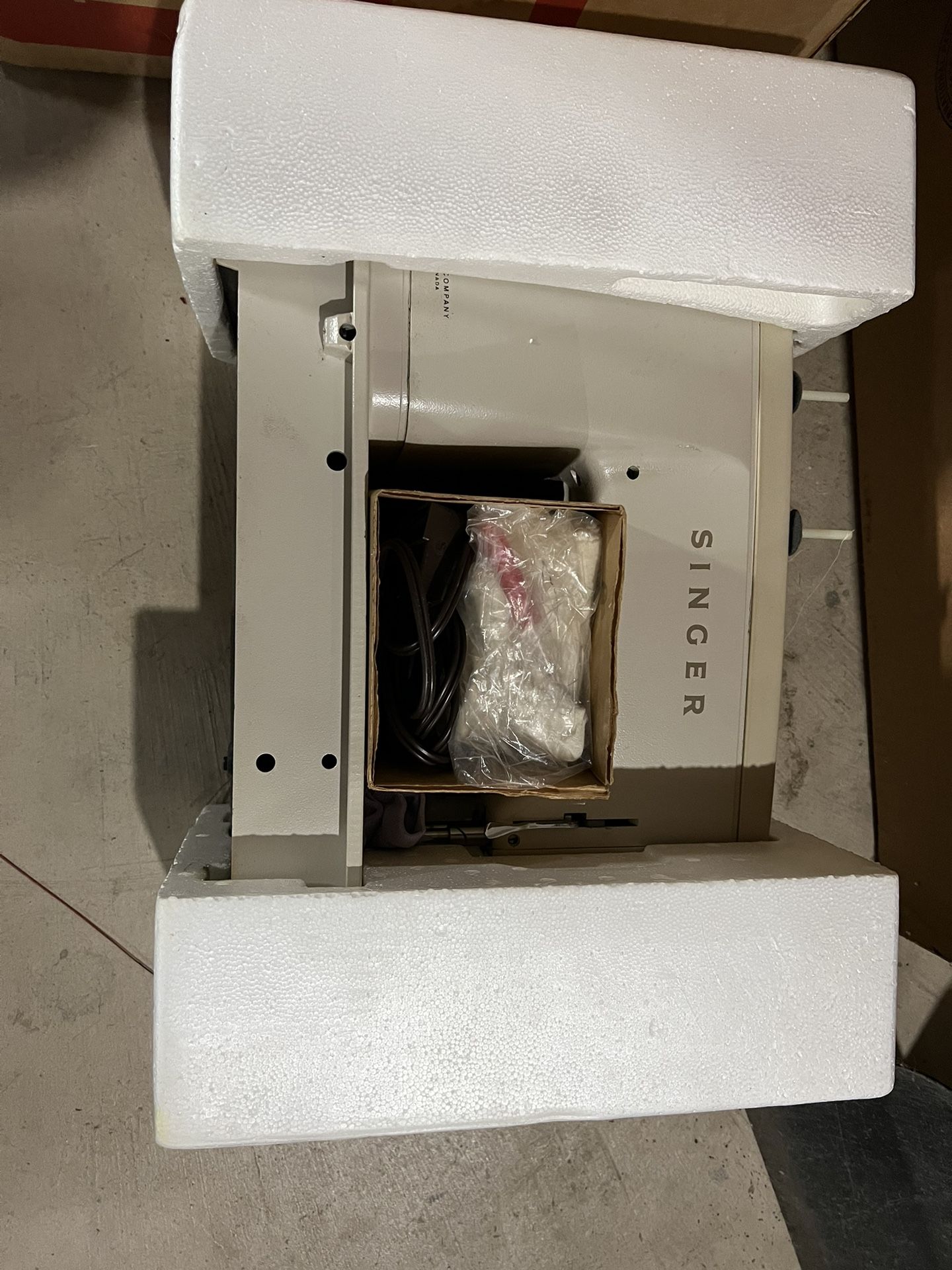 Singer 513 Sewing Machine