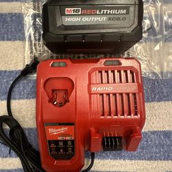 New M18  Milwaukee 8.0  Batterie And rapid Charger Kit $185 Firm 