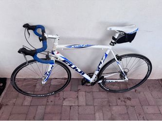 Fuji Roubaix 3.0 Road Bike – 56cm M/L – SL Aluminum – Carbon/Alloy Fork