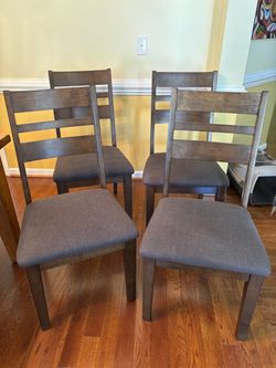 Set of 4 dining chairs