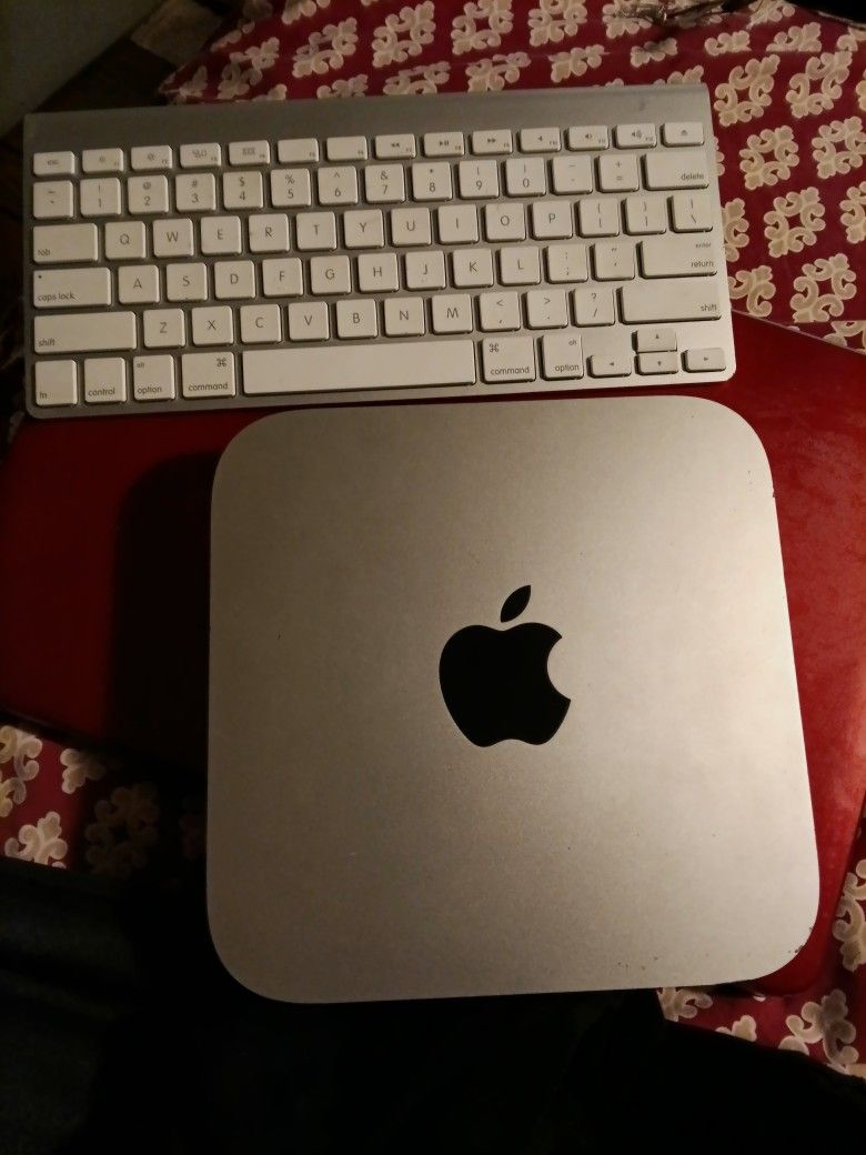 Apple Mac Mini With Apple Keyboard 