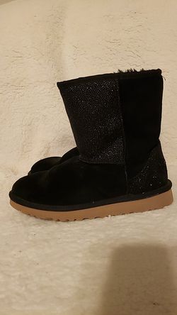 UGG Boots, Classic Short Serein Boot (Size 5 big kid)