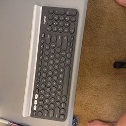 LIKE NEW Logitech Bluetooth Keyboard MK470 Slim  