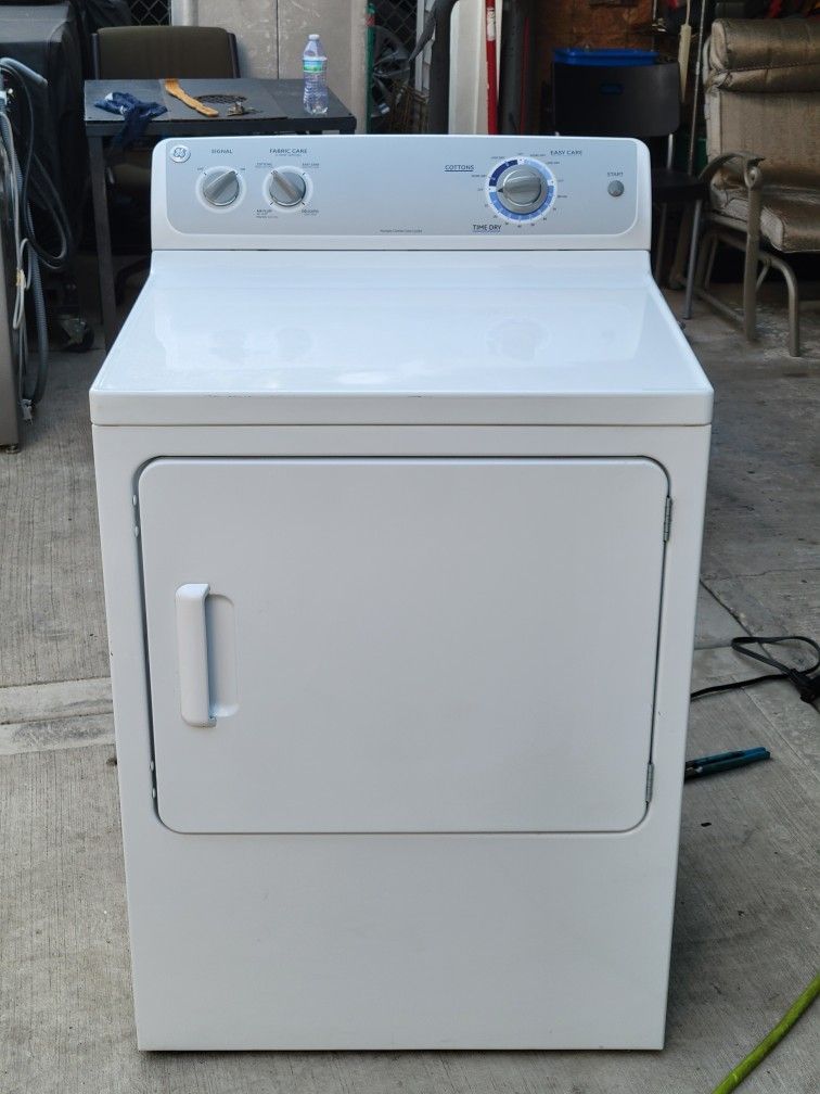 GE White Clothes Dryer