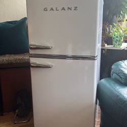   Galanz Retro Mini Fridge  