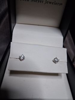 14 kt white gold 1/4 ct diamond earings