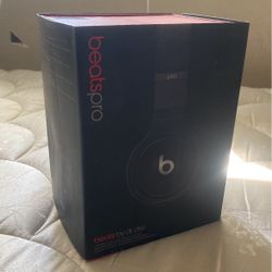 beats pros  By Dr. Dre 