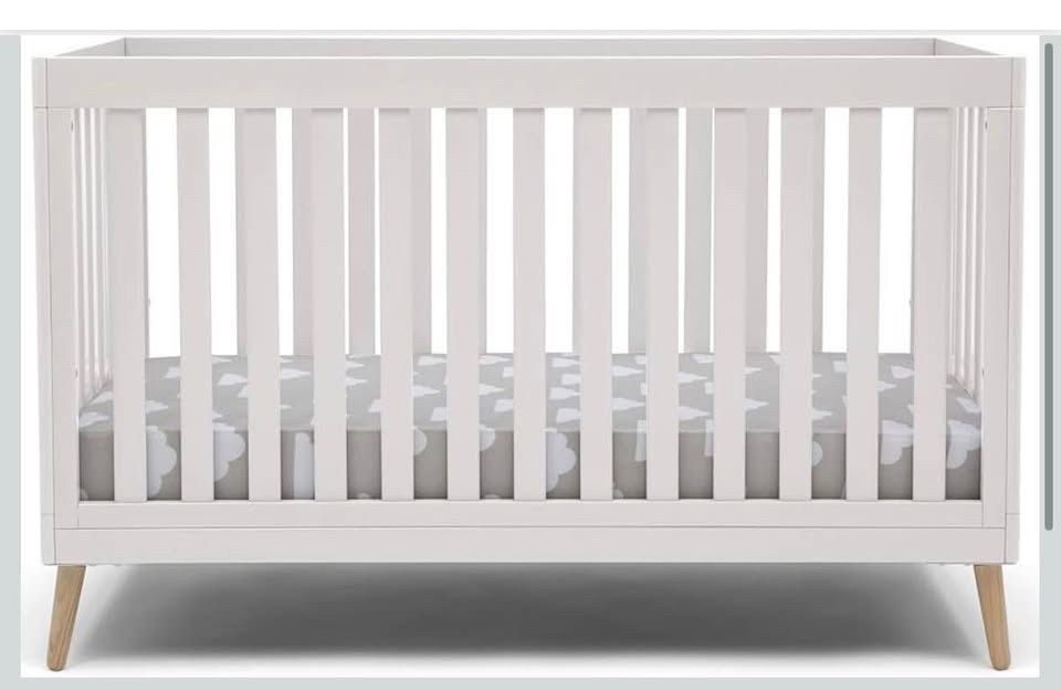Delta Children Essex 4-in-1 Convertible Baby Crib + Twinkle Stars Crib
