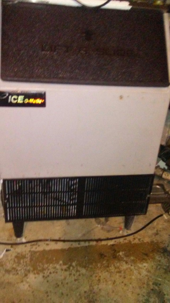 Ice maker
