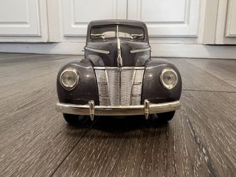 Diecast 1/18 Scale Universal Hobbies 1940 Ford Deluxe