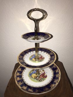 Madonna Classic Three Levels Plate Holder