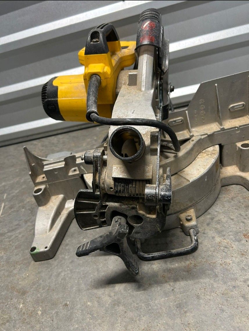 DeWalt Dws713 Compound Miter Saw