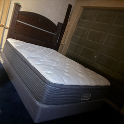 (Delivery Available) Queen Mattress + Box Spring