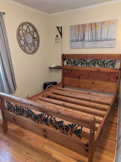 Solid Wooden Queen Bed Frame with Leaf Design