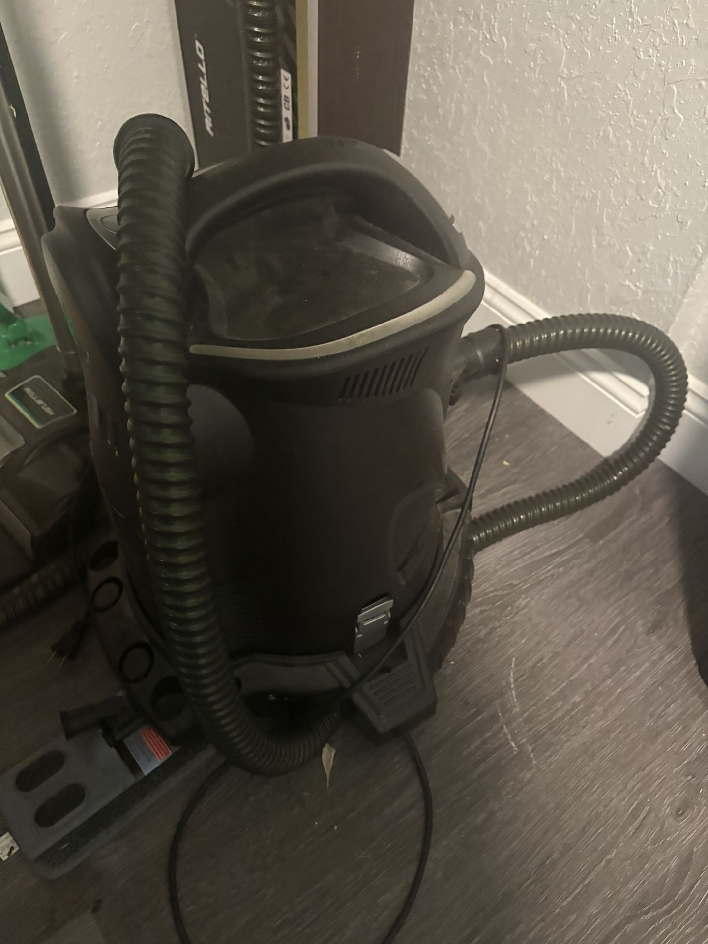 Working Shop Vac With Attachments