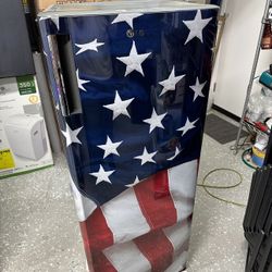 Mini Fridge 7.0 CU - Brand new Condition - 