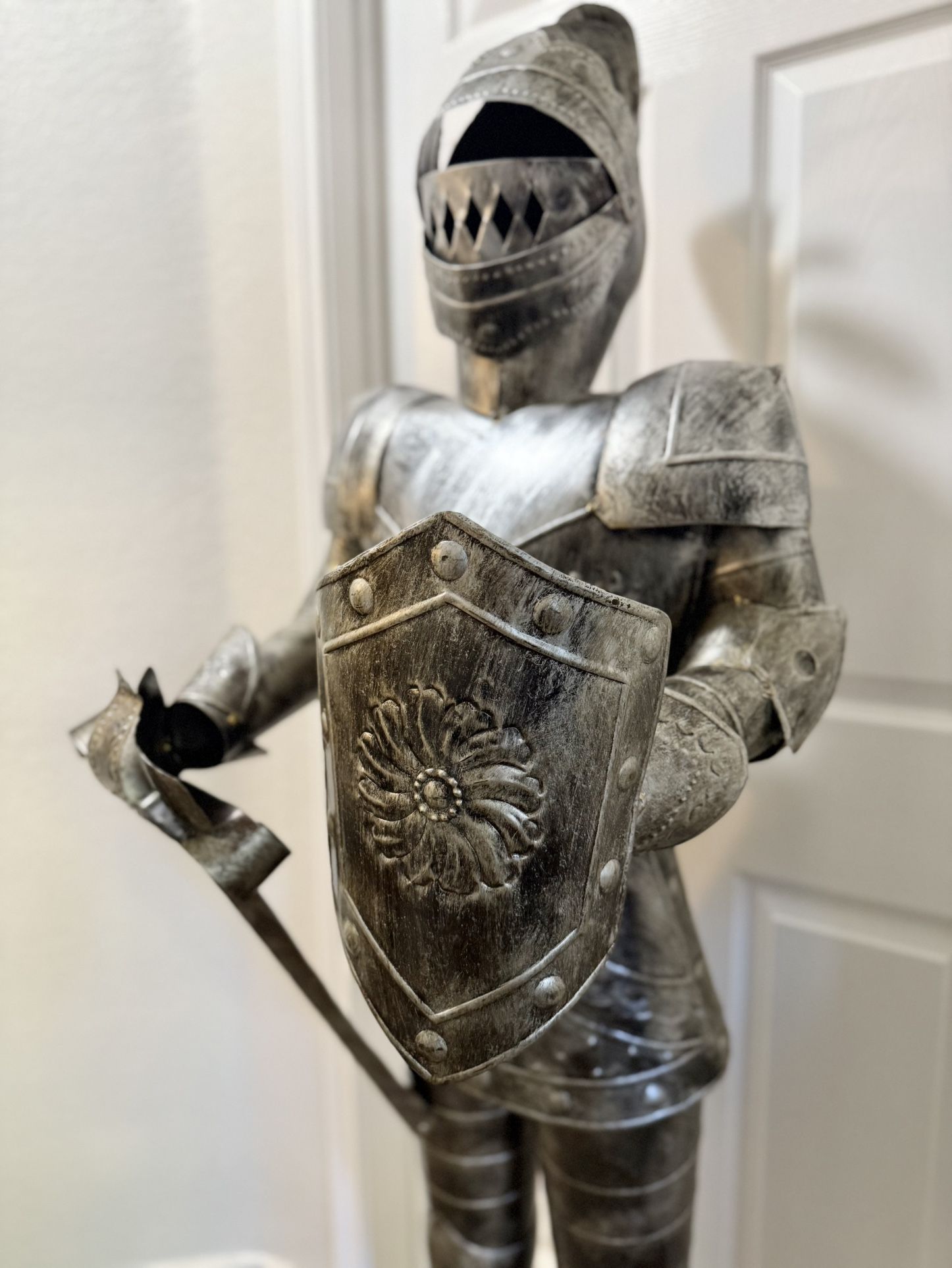 Suit Of Armor Statue