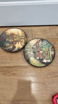 Set of 2 Round European Street Scene Wall Plaques