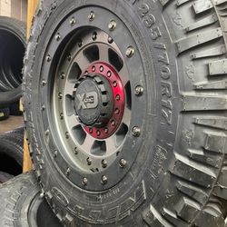 Nitto Trail Grappler M/T LT285/70R17 121/118Q with Satin black and Red KMC XD137
