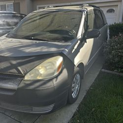 2005 Toyota Sienna Family Van for sale 