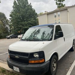 Nice  V6 Chevy Express 1500 Working Van.