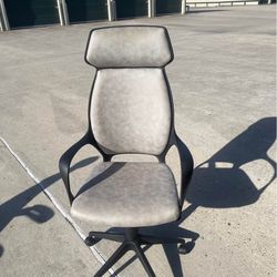 Desk chair