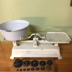 Antique Kitchen Scale With Weights