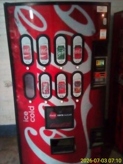$1000 VENDING MACHINES BOTH 2 coca cola vending machines must pick up