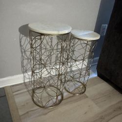 Nestling Side Plant Columns 