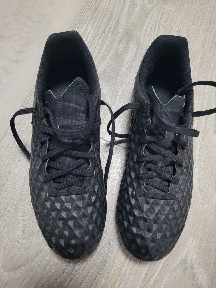 Nike Soccer Cleats mens 7.5