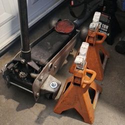 FLOOR JACK AND JACK STANDS 5 TONS