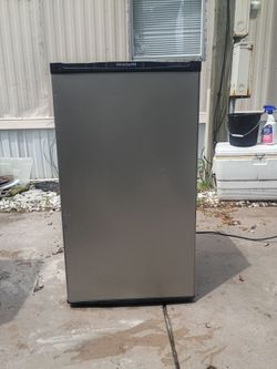 Half size refrigerator