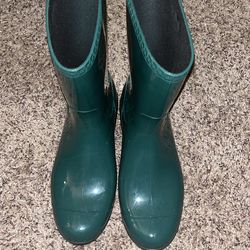 Green women’s ugg boots (size9)
