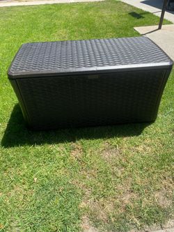 Suncast Java 134 Gallon Resin Wicker Deck Box