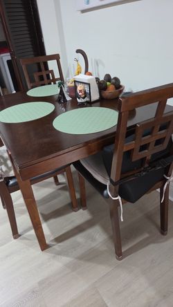 FREE DINING ROOM SET - MUST PICK UP BY 09/03