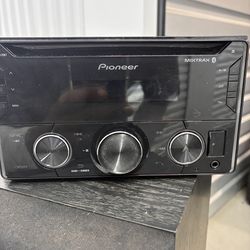 Pioneer Bluetooth and CD player/Radio