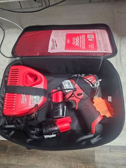 10035 Milwaukee 2551-20 M12 Fuel Drill Driver Kit with Charger 57590
