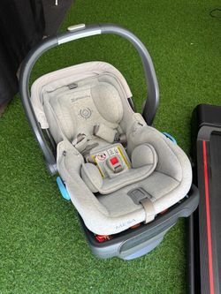 UPPAbaby MESA V3 Infant Car Seat with base UPPA baby