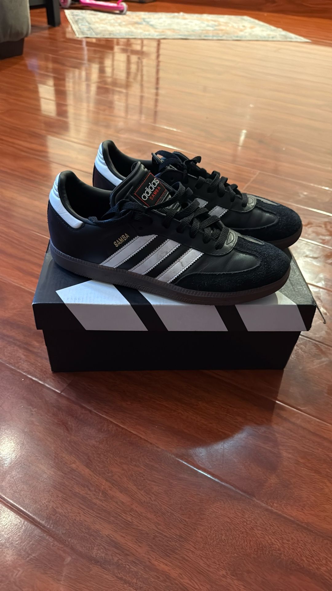 Black Adidas Samba OG!! Size 8 in men and 9 in women!!