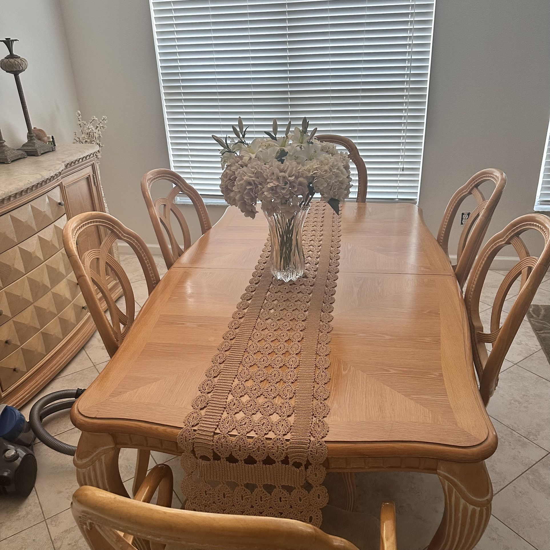 Fine Dinner Set &6 Chairs 