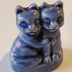 1 1/2" Unique Spooky Two Cats Hug Cute Face Minature Statue Figurine 