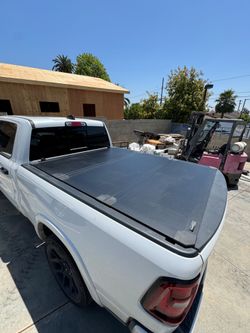 Truck bed cover