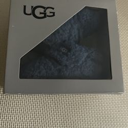 New 4/5 Uggs Blue 