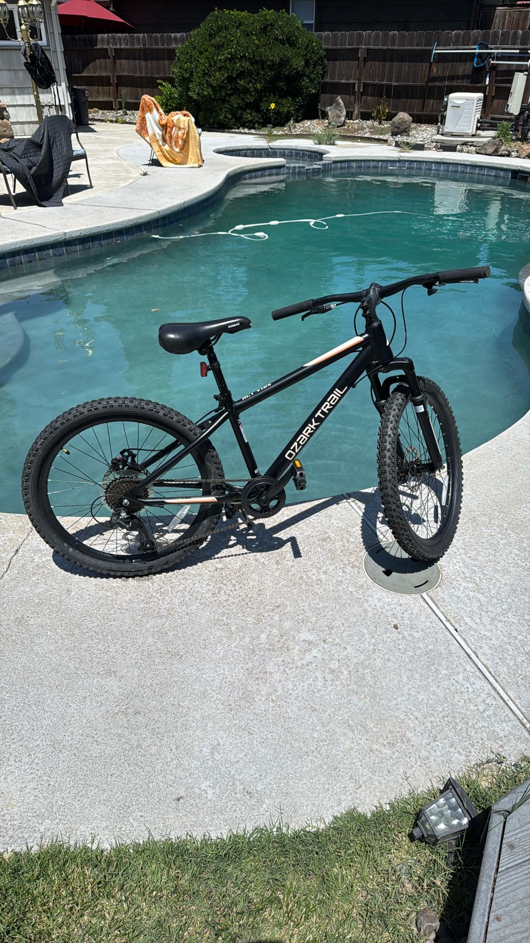 24 ,ozark Trail Bike
